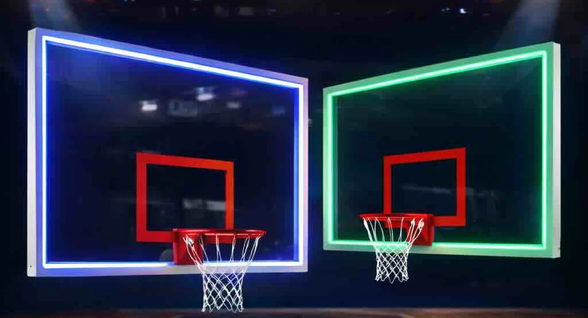 Tableros de basquetbol neón con iluminación LED en el contorno, uno azul y uno verde