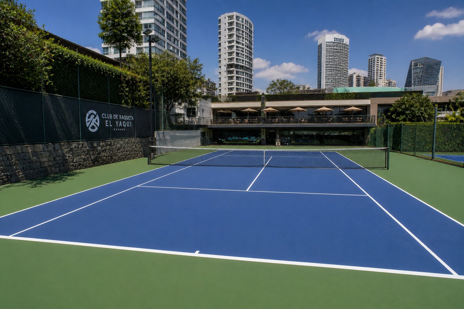 Cancha de tenis con acabado premium resistente a clima urbano CDMX pintada por PLAYKO