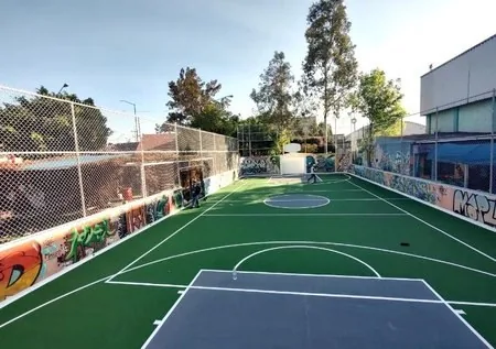 Cancha de Pilares Tlalóc, Iztacalco, CDMX, pintada por PLAYKO